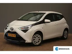 Wit Gebruikt 2019 Toyota Aygo X-play Hatchback | € 9.900 (Eerlijke prijs)