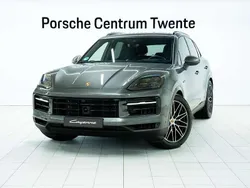 Grijs, metallic lak Gebruikt 2024 Porsche Cayenne SUV | € 113.900 (Super prijs)