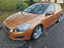 Oranje Gebruikt 2013 Volvo V60 Summum Stationwagen | € 5.750 (Eerlijke prijs)