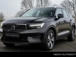 Zwart Gebruikt 2022 Volvo XC40 Core SUV | € 39.995 (Eerlijke prijs)