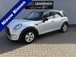 Wit Gebruikt 2017 Mini Cooper Business Hatchback | € 13.900 (Eerlijke prijs)