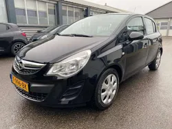 Zwart, metallic lak Gebruikt 2011 Opel Corsa Selection Hatchback | € 5.500 (Eerlijke prijs)