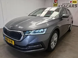 Grijs Gebruikt 2023 Skoda Octavia Business Line Stationwagen | € 29.495 (Goede deal)