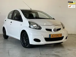 Wit Gebruikt 2011 Toyota Aygo Hatchback | € 2.990 (Eerlijke prijs)