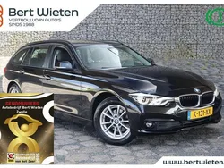 Zwart Gebruikt 2018 BMW 318 Stationwagen | € 17.290 (Eerlijke prijs)