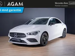 Wit Gebruikt 2023 Mercedes 180 AMG line Sedan | € 36.450 (Iets duurder)