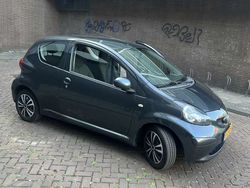Grijs Gebruikt 2005 Toyota Aygo Hatchback | € 1.900 (Iets duurder)