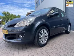 Grijs Gebruikt 2009 Renault Clio II Collection Hatchback | € 3.450 (Eerlijke prijs)