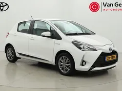 Wit Gebruikt 2017 Toyota Yaris Hybrid Design Hatchback | € 15.999 (Eerlijke prijs)