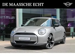 Zilver, metallic lak Gebruikt 2024 Mini Cooper Classic Hatchback | € 29.950