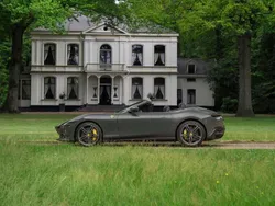 Grijs Nieuw 2025 Ferrari Roma Coupé | € 397.500 (Eerlijke prijs)