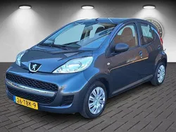 Grijs, metallic lak Gebruikt 2012 Peugeot 107 Hatchback | € 4.745 (Eerlijke prijs)