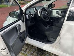 Wit Gebruikt 2011 Toyota Aygo Hatchback | € 2.900 (Eerlijke prijs)