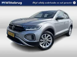Grijs Gebruikt 2023 VW T-Roc Life SUV | € 23.950 (Eerlijke prijs)