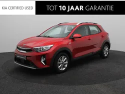 Rood, metallic lak Gebruikt 2021 Kia Stonic SUV | € 18.440 (Eerlijke prijs)