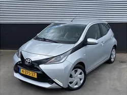 Gebruikt 2015 Toyota Aygo X-play Hatchback | € 8.249 (Iets duurder)
