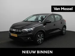 Zwart Gebruikt 2024 Dacia Sandero Expression Hatchback | € 18.940 (Eerlijke prijs)
