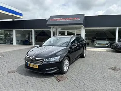 Zwart Gebruikt 2023 Skoda Superb Business Line Stationwagen | € 28.450 (Eerlijke prijs)