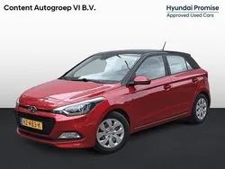 Rood, metallic lak Gebruikt 2018 Hyundai i20 Comfort Hatchback | € 12.640 (Eerlijke prijs)
