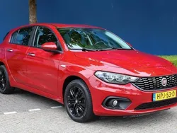 Rood, metallic lak Gebruikt 2019 Fiat Tipo Hatchback | € 11.250 (Eerlijke prijs)