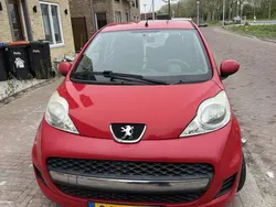 Rood Gebruikt 2010 Peugeot 107 Hatchback | € 3.200 (Eerlijke prijs)