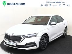 Wit Gebruikt 2022 Skoda Octavia Business Line Hatchback | € 26.950 (Eerlijke prijs)