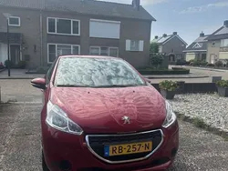 Rood Gebruikt 2014 Peugeot 208 Access Hatchback | € 6.499 (Eerlijke prijs)