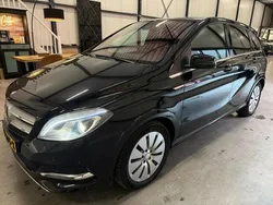 Zwart Gebruikt 2017 Mercedes B250e Edition MPV | € 8.749 (Super prijs)