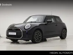 Zwart Gebruikt 2024 Mini Cooper S Favoured Hatchback | € 39.895 (Iets duurder)