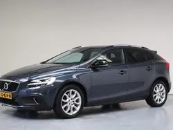 Blauw, metallic lak Gebruikt 2019 Volvo V40 CC Stationwagen | € 19.950 (Eerlijke prijs)