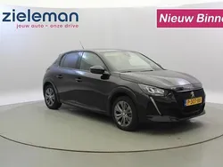 Zwart Gebruikt 2022 Peugeot e-208 Allure Hatchback | € 16.345 (Goede deal)