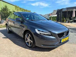 Blauw Gebruikt 2017 Volvo V40 Momentum Stationwagen | € 14.950 (Eerlijke prijs)