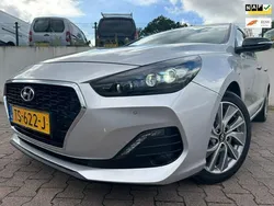 Grijs Gebruikt 2018 Hyundai i30 Premium Hatchback | € 15.999 (Eerlijke prijs)