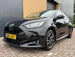 Zwart Gebruikt 2022 Toyota Yaris Hybrid Hatchback | € 20.900 (Eerlijke prijs)