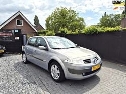 Beige Gebruikt 2003 Renault Mégane II Expression Hatchback | € 2.945 (Iets duurder)