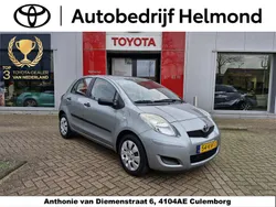 Grijs, metallic lak Gebruikt 2010 Toyota Yaris Comfort Hatchback | € 5.349 (Iets duurder)