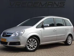 Grijs Gebruikt 2007 Opel Zafira MPV | € 2.450 (Eerlijke prijs)