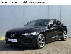 Zwart, metallic lak Gebruikt 2020 Volvo S60 R-Design Sedan | € 28.950 (Eerlijke prijs)