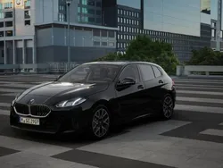Zwart Nieuw 2025 BMW 120 Shadowline Hatchback | € 45.398 (Eerlijke prijs)