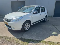Wit Gebruikt 2010 Dacia Sandero Ambiance Hatchback | € 2.499 (Eerlijke prijs)