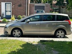 Grijs Gebruikt 2010 Peugeot 5008 MPV | € 3.000 (Eerlijke prijs)