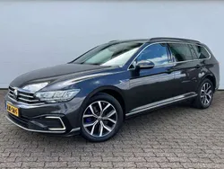 Grijs Gebruikt 2021 VW Passat Highline Stationwagen | € 25.750 (Eerlijke prijs)