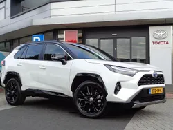 Wit Gebruikt 2024 Toyota RAV4 Hybrid Style SUV | € 47.950 (Eerlijke prijs)