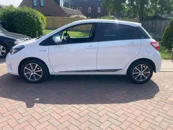Wit Gebruikt 2020 Toyota Yaris MPV | € 17.500