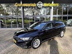 Zwart Gebruikt 2022 VW Passat Business Stationwagen | € 24.950 (Goede deal)