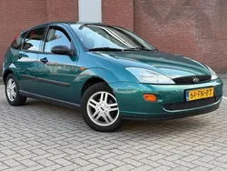 Groen Gebruikt 2000 Ford Focus Trend Hatchback | € 995 (Goede deal)