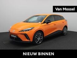 Oranje Gebruikt 2023 MG MG4 EV Luxury Hatchback | € 23.940 (Eerlijke prijs)