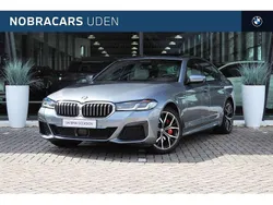 Grijs, metallic lak Gebruikt 2021 BMW 530 Executive Sedan | € 39.950 (Iets duurder)