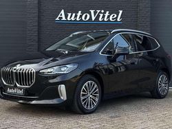 Zwart Gebruikt 2023 BMW 218 Active Tourer Comfort Edition MPV | € 31.845 (Eerlijke prijs)