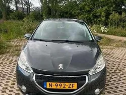 Grijs Gebruikt 2014 Peugeot 208 Allure Hatchback | € 5.500 (Eerlijke prijs)